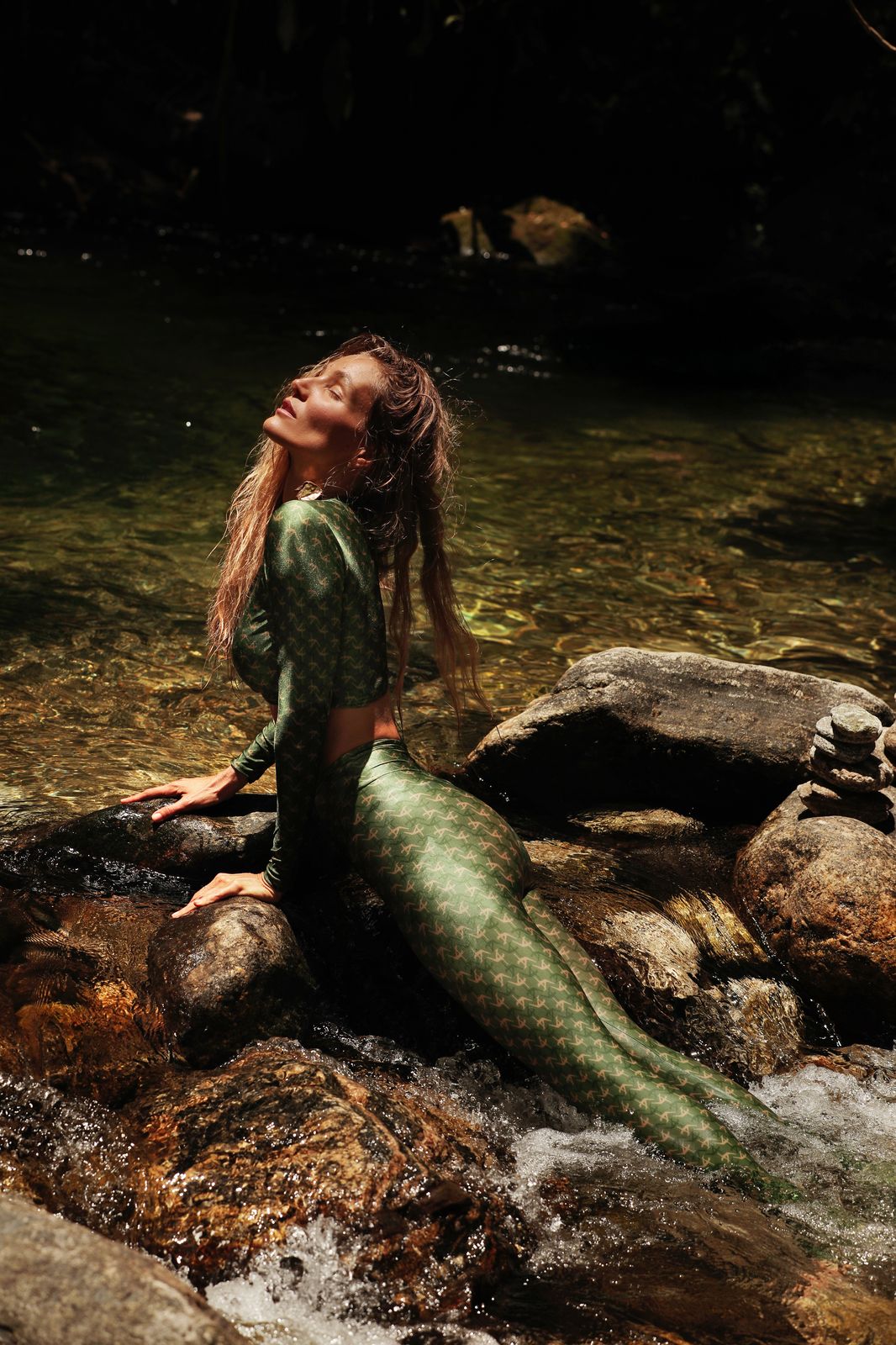 Trikonasana long sleeve cropped top